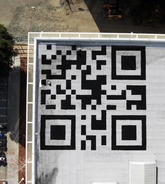 Facebook поместил гигантский QR-код на крыше офиса